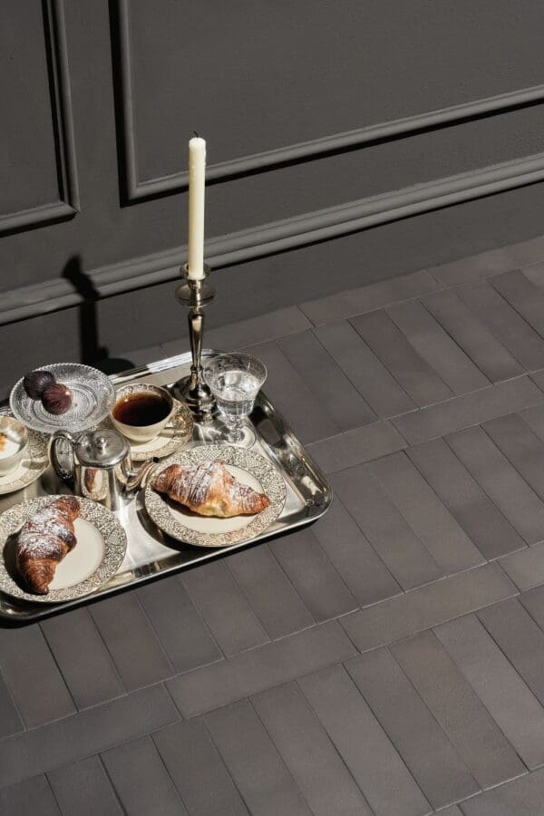 Roots Antrax Tile