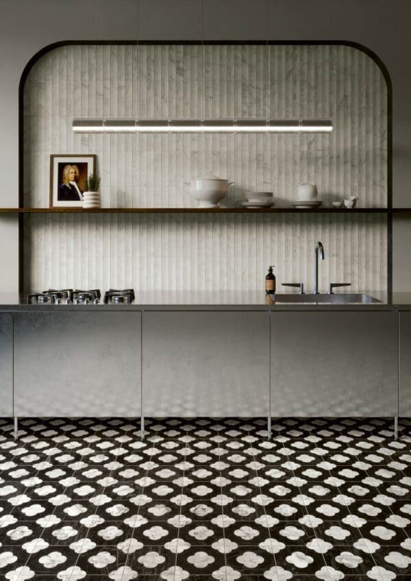 Fargo Flower Black / White and White Mr Tile
