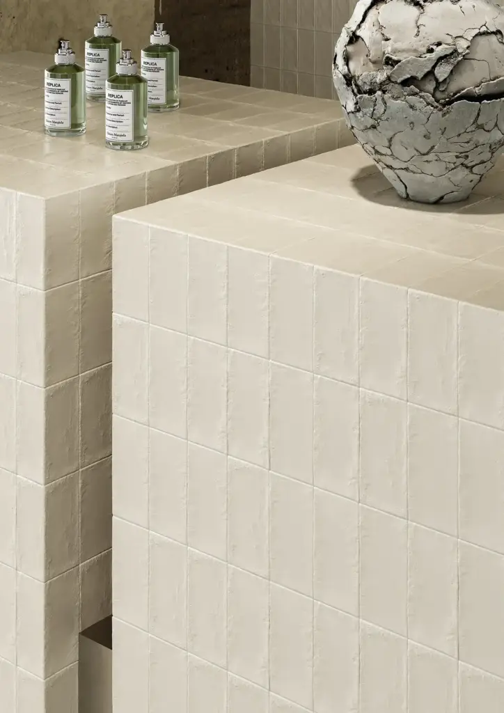 Berlese tiles: Cream clad display plinths, close up