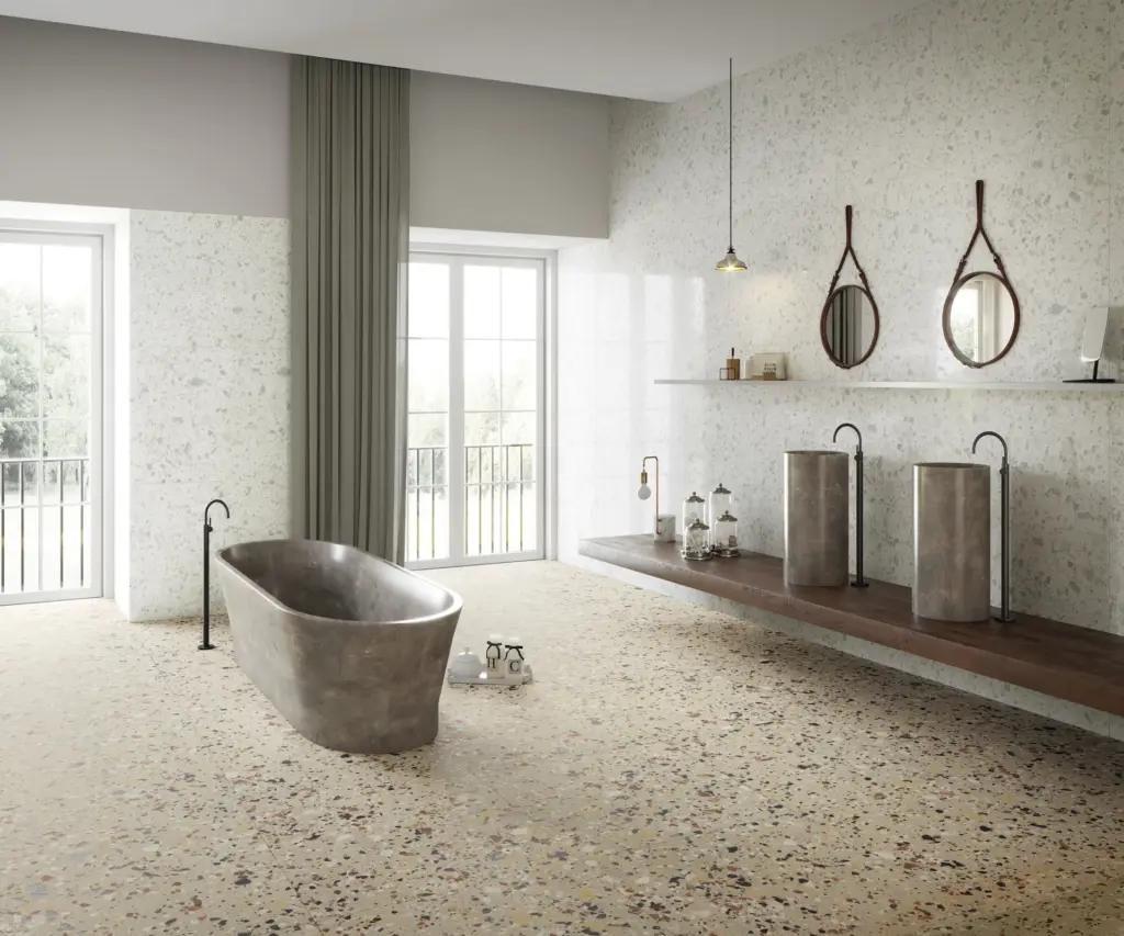 Venice tiles: a bathroom with Zinc walls and a Beige floor